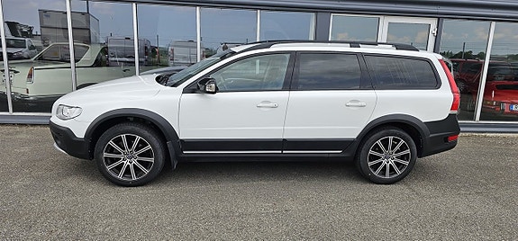 Volvo XC70 2 of 5