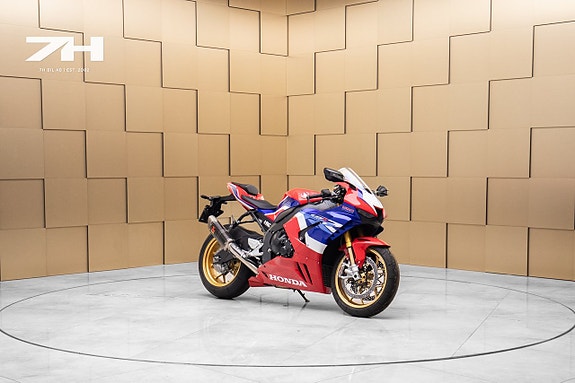 Honda CBR1000RR-R Fireblade SP 0 mil / Akrapovic / NRC Tail Tidy / Brembo 19RCS 5 of 5
