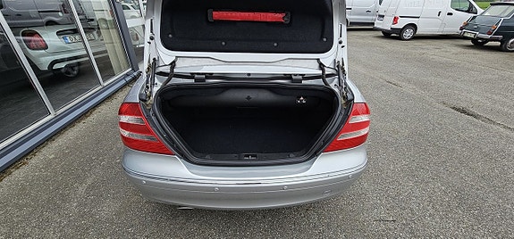 Mercedes-Benz CLK240 19 of 22
