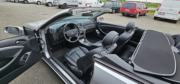 Mercedes-Benz CLK240 18 of 22