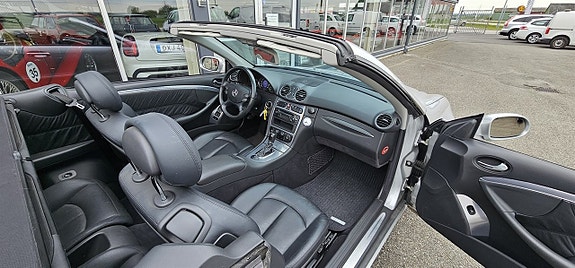Mercedes-Benz CLK240 17 of 22
