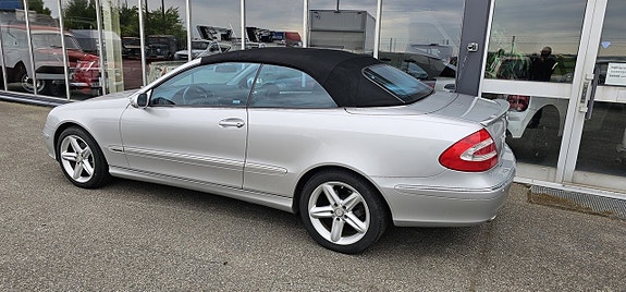 Mercedes-Benz CLK240 3 of 5