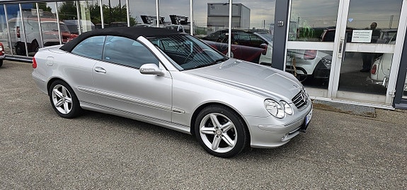 Mercedes-Benz CLK240 4 of 5