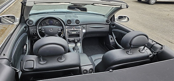Mercedes-Benz CLK240 11 of 22