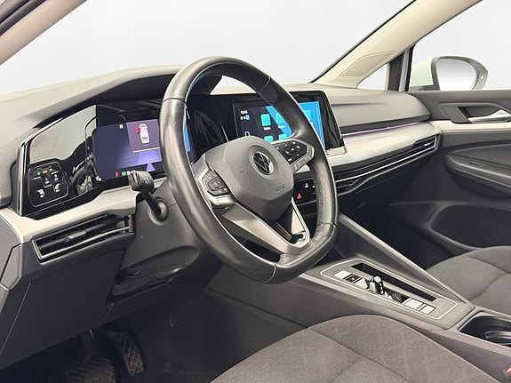 Volkswagen Golf VIII 13 of 30