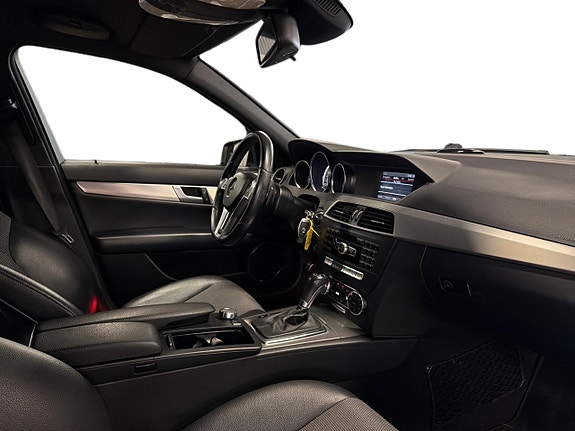 Mercedes-Benz C220 8 of 16