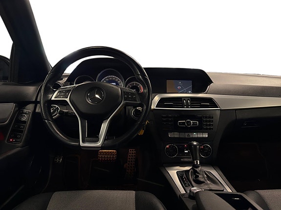 Mercedes-Benz C220 11 of 16