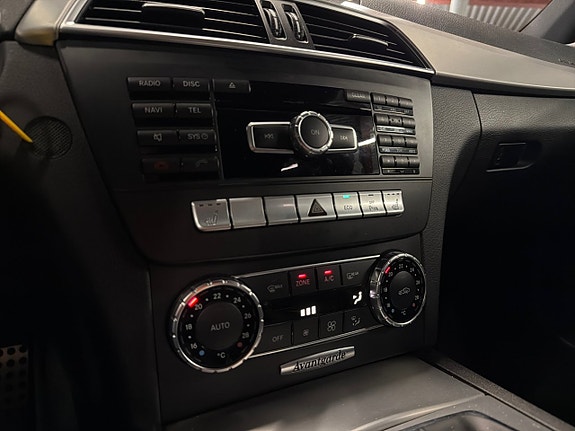 Mercedes-Benz C220 13 of 16
