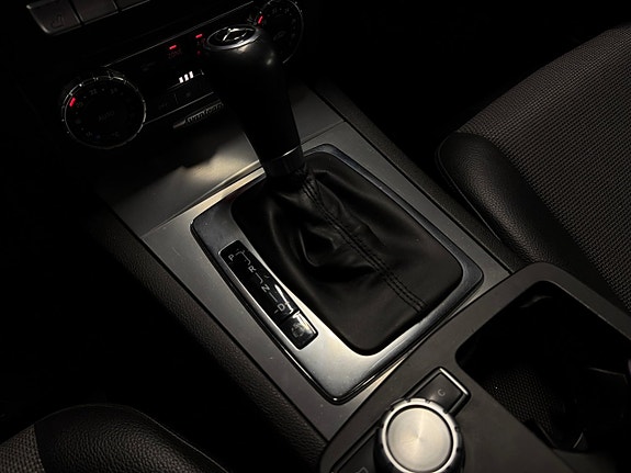 Mercedes-Benz C220 14 of 16