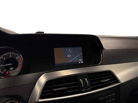 Mercedes-Benz C220 12 of 16