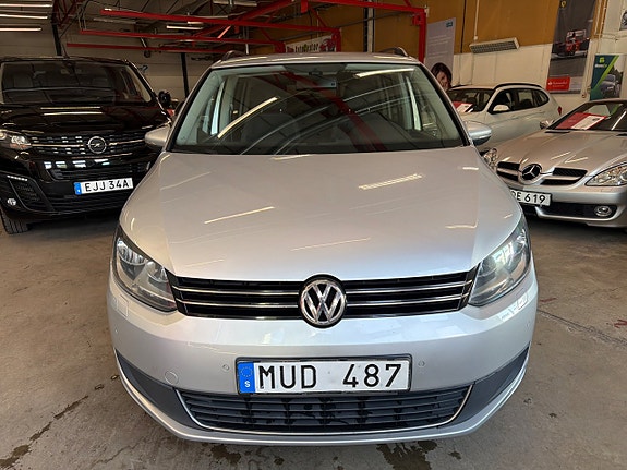 Volkswagen Touran 2 of 5