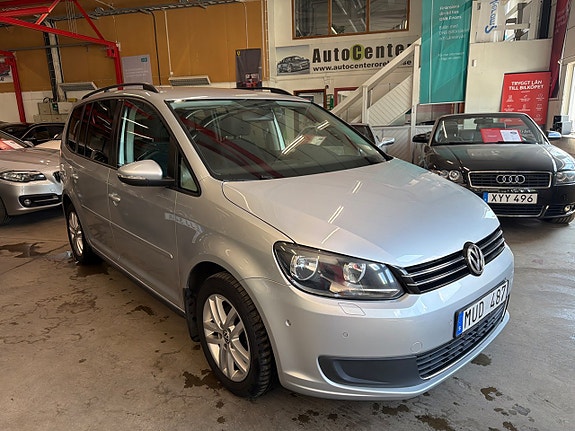Volkswagen Touran 3 of 5