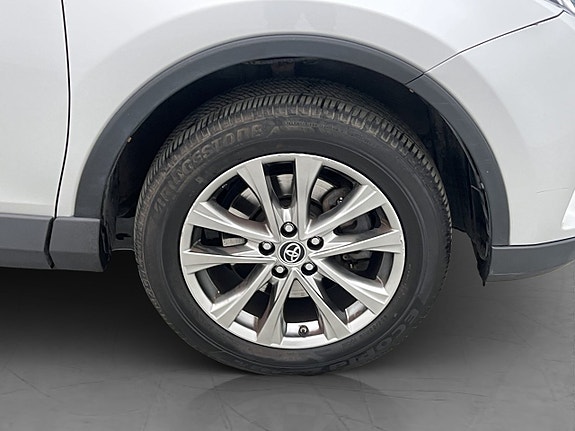 Toyota RAV4 30 of 30