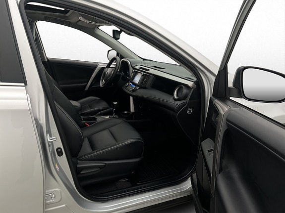 Toyota RAV4 26 of 30