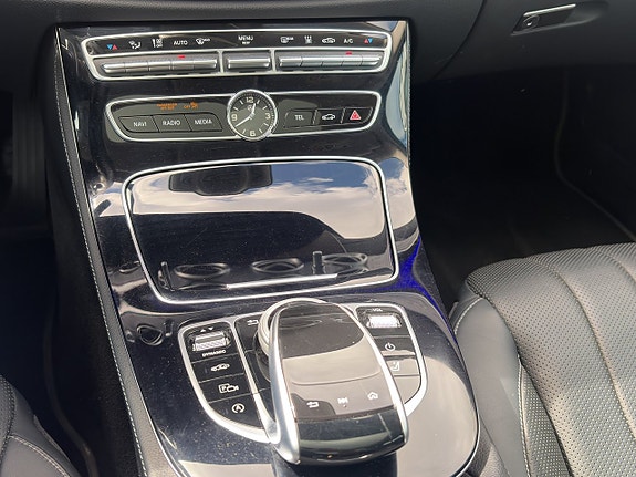 Mercedes-Benz E400 16 of 23