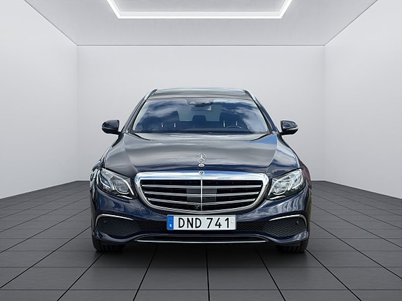 Mercedes-Benz E400 8 of 23