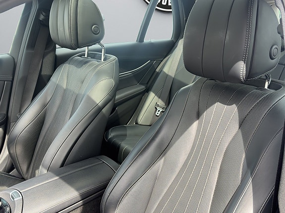 Mercedes-Benz E400 13 of 23
