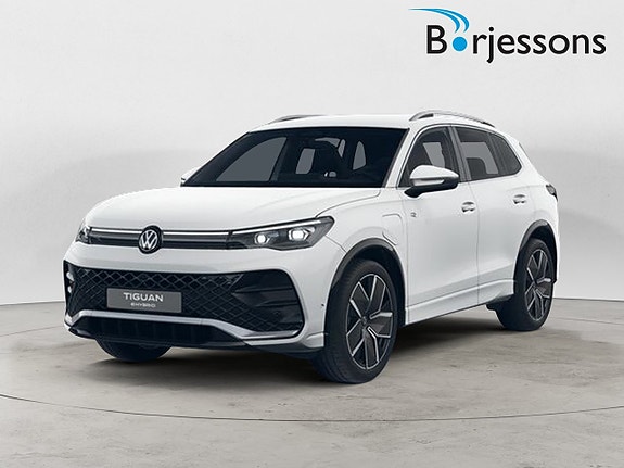 Volkswagen Tiguan 2 of 3