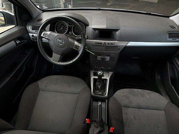 Opel Astra 12 of 22