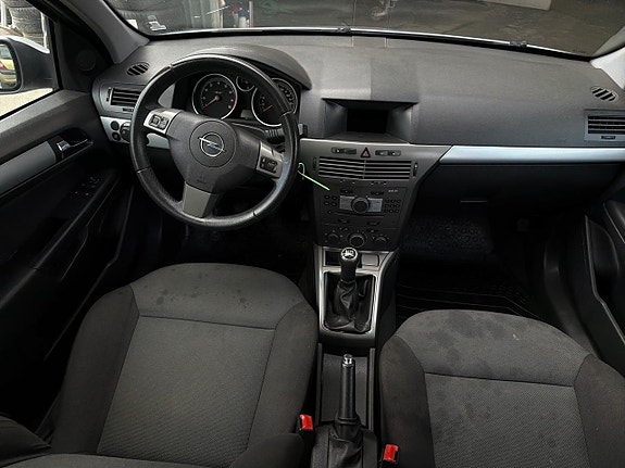 Opel Astra 14 of 21