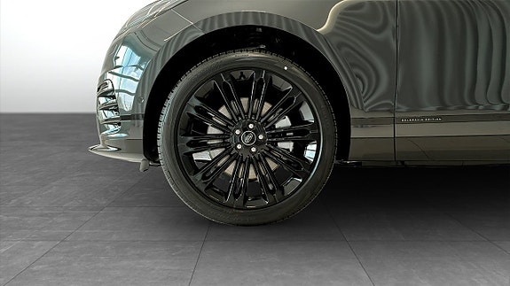 Land Rover Range Rover Velar 9 of 15