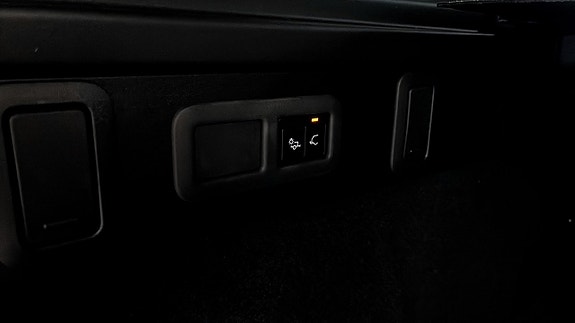 Land Rover Range Rover Velar 13 of 15