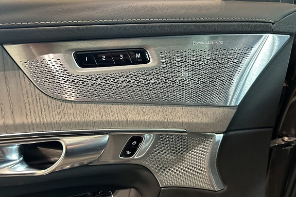 Volvo XC90 15 of 24