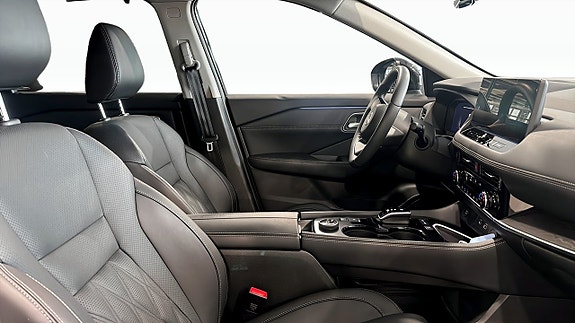 Nissan X-Trail 3 of 5