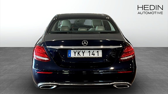 Mercedes-Benz E220 7 of 10