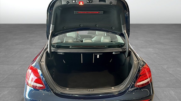 Mercedes-Benz E220 9 of 10