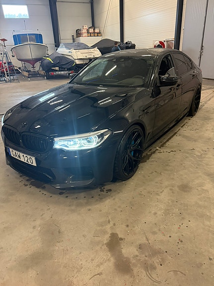 BMW M5 3 of 5