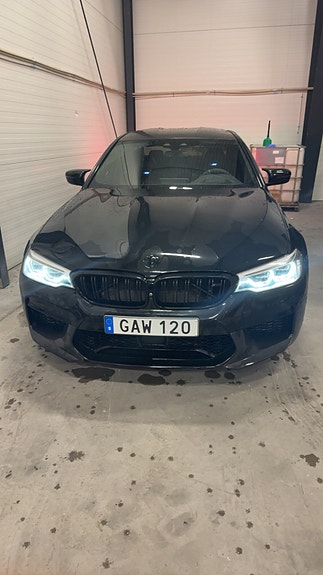 BMW M5 2 of 5
