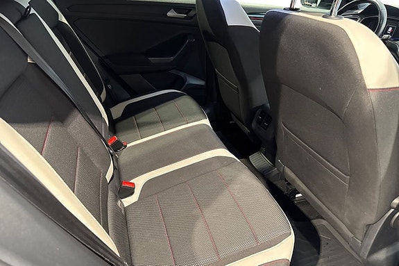 Volkswagen T-Roc 6 of 23