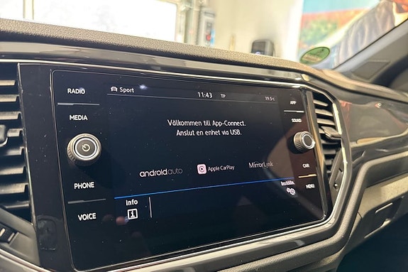 Volkswagen T-Roc 21 of 23