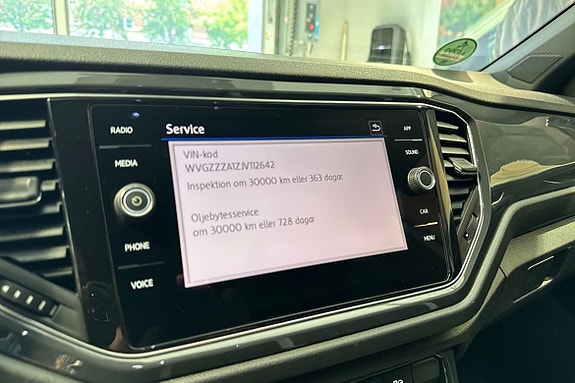 Volkswagen T-Roc 11 of 23