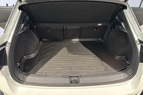 Volkswagen T-Roc 8 of 23