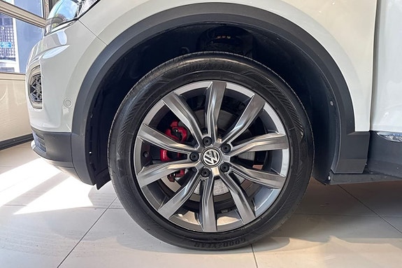 Volkswagen T-Roc 13 of 23