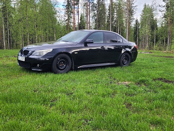 BMW 523i 2 of 4