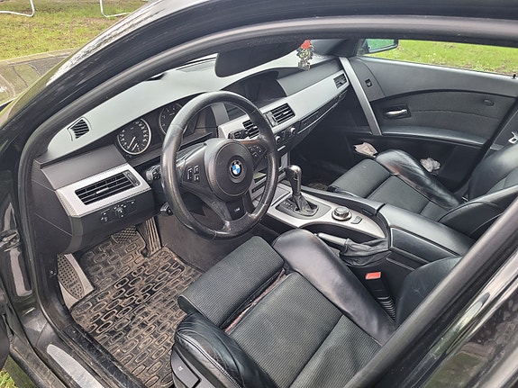 BMW 523i 4 of 4