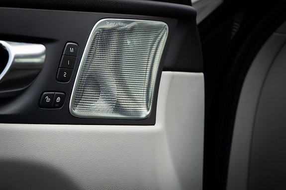 Volvo XC60 12 of 21