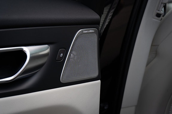 Volvo XC60 13 of 21