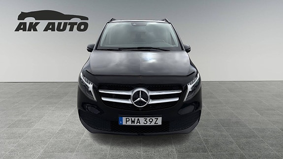 Mercedes-Benz V300 d 3 of 5