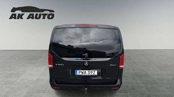 Mercedes-Benz V300 d 4 of 5