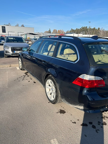 BMW 523i 4 of 5