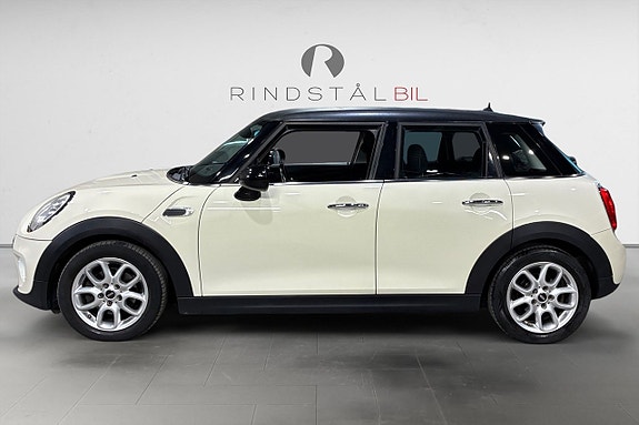 MINI Cooper 4 of 5