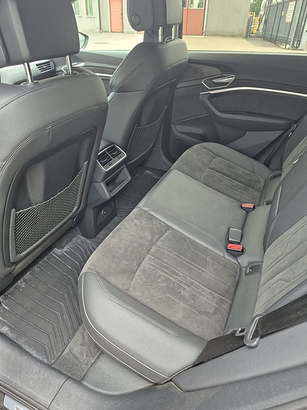 Audi e-tron Sportback 11 of 17