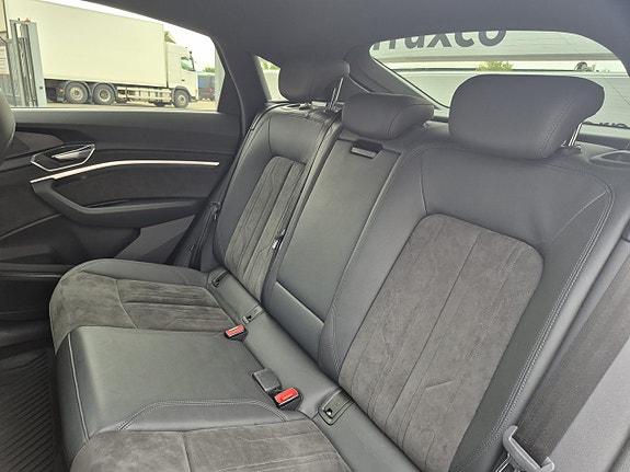 Audi e-tron Sportback 12 of 17