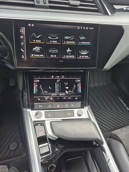 Audi e-tron Sportback 14 of 17