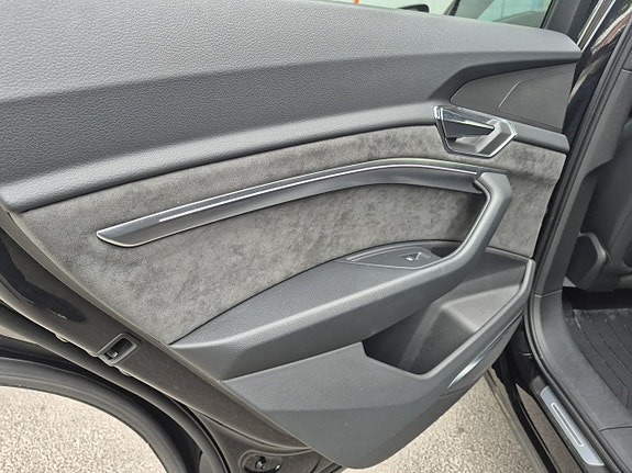 Audi e-tron Sportback 13 of 17