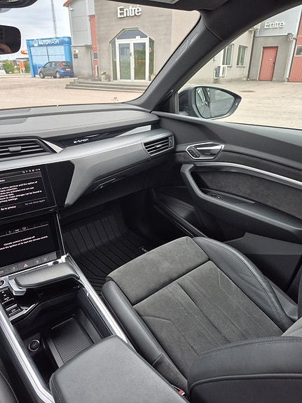Audi e-tron Sportback 10 of 17